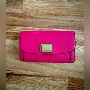 Guess pink purse 💖